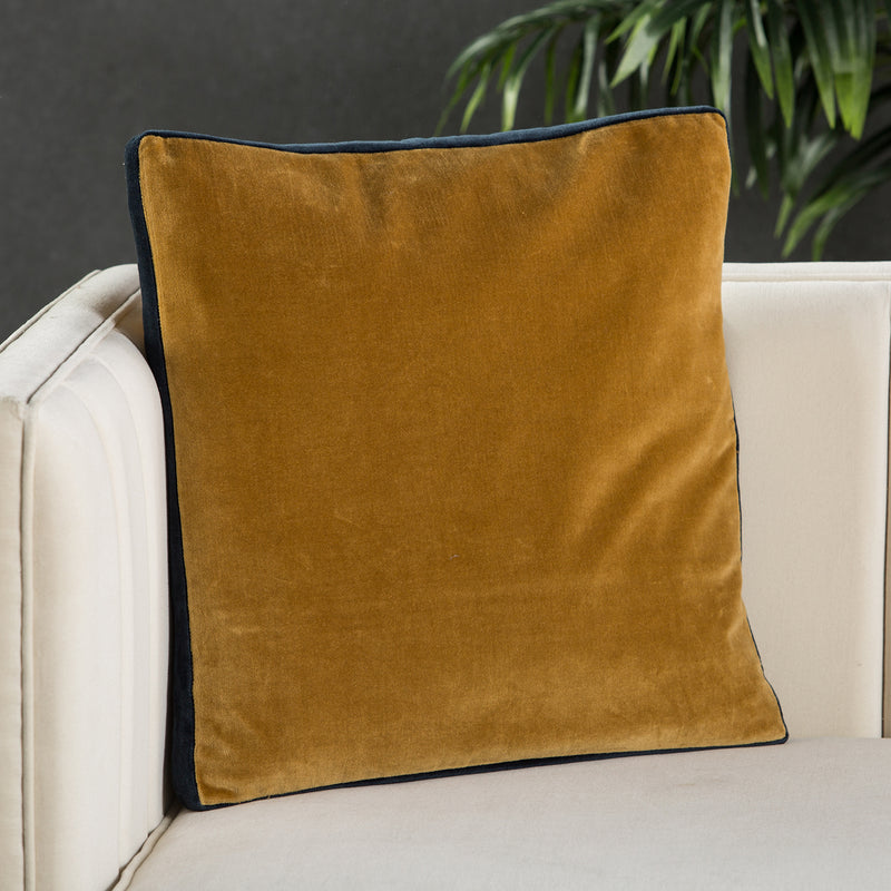 Jaipur Living Emerson Bryn Solid Throw Pillow