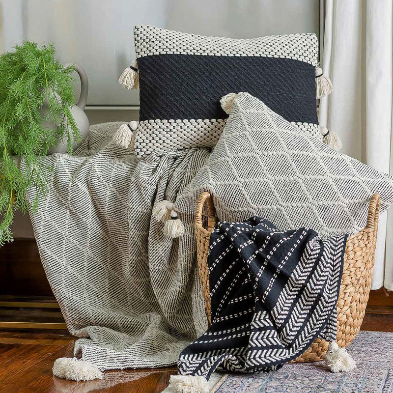 Camarillo Diamond Throw Blanket